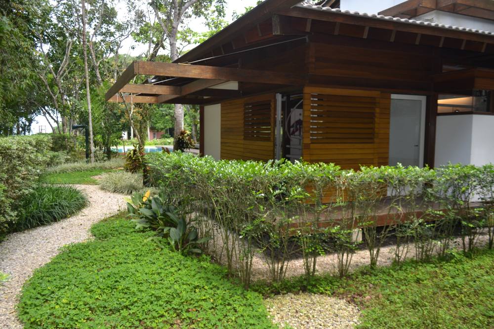 Casa Pé na Areia à venda no Condomínio Iporanga Guarujá — Villa 490 | Projeto Sidônio Porto