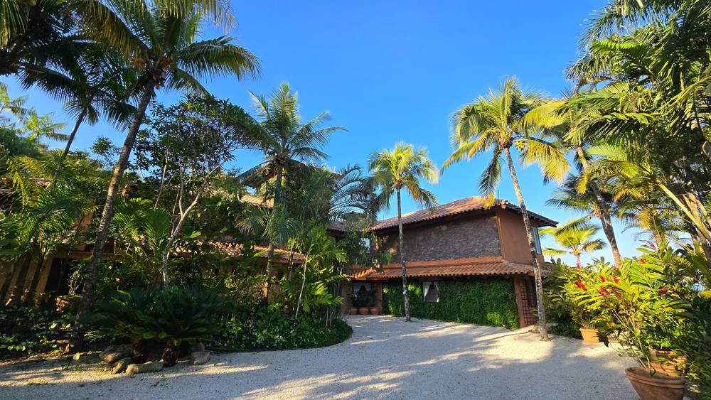 Casa Pé na Areia para locação no Condomínio Iporanga Guarujá — Villa 498