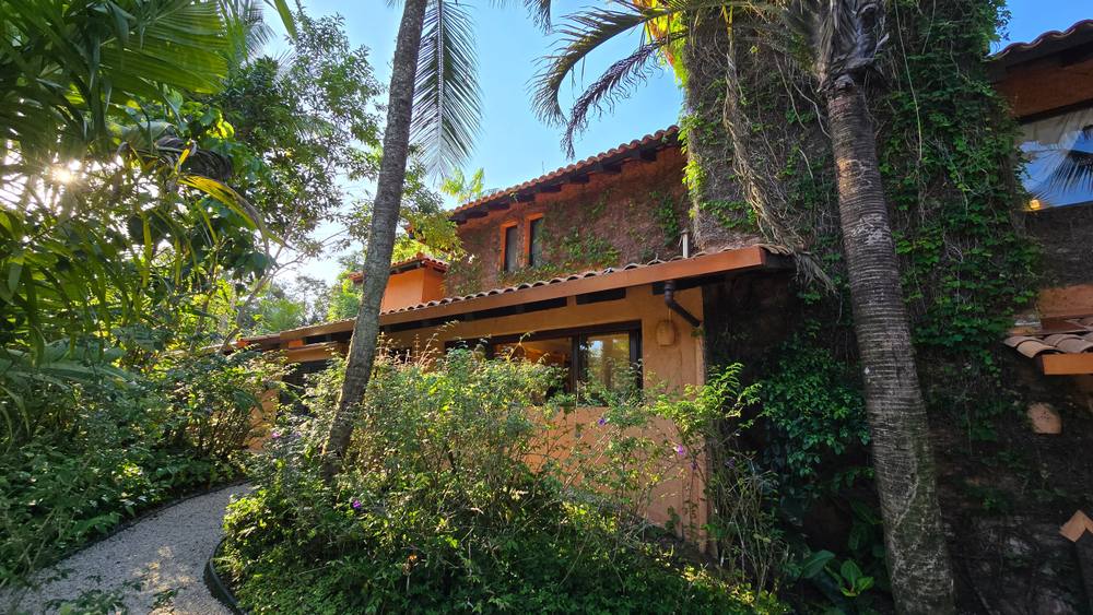 Casa Pé na Areia para locação no Condomínio Iporanga Guarujá — Villa 498