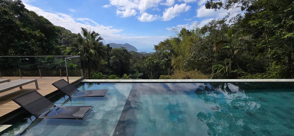 Casa à venda no Condomínio Tijucopava Guarujá — Villa 205