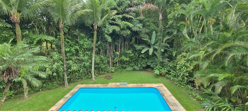 Casa à venda no Condomínio Iporanga Guarujá — Villa 410