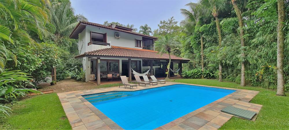 Casa à venda no Condomínio Iporanga Guarujá — Villa 410