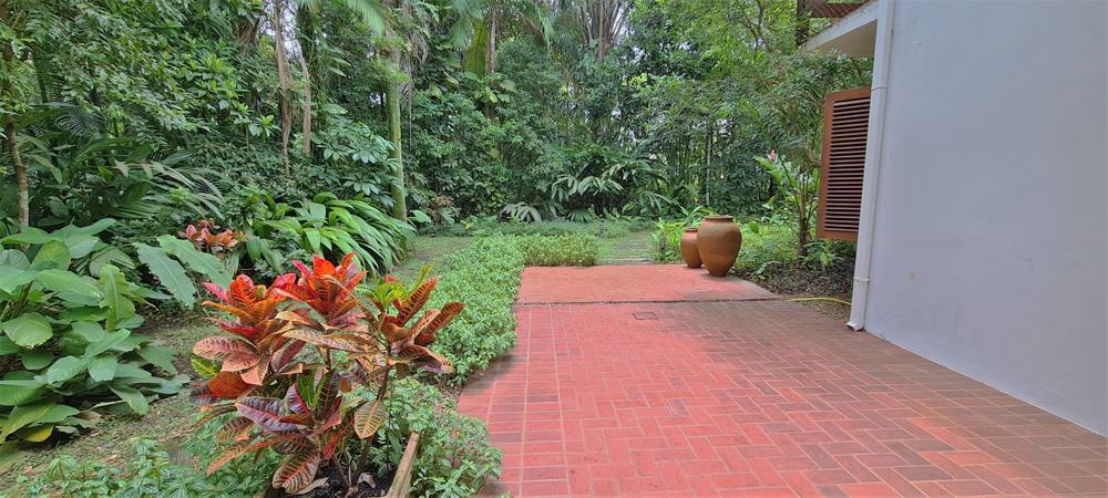 Casa à venda no Condomínio Iporanga Guarujá — Villa 410