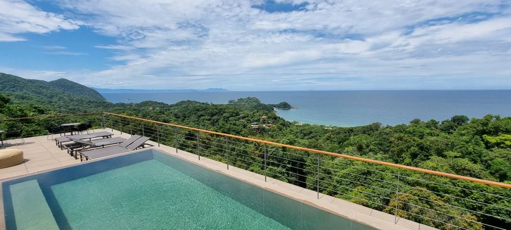 Casa à venda no Condomínio São Pedro Guarujá — Villa 131