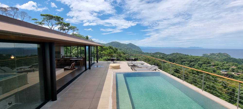 Casa à venda no Condomínio São Pedro Guarujá — Villa 131