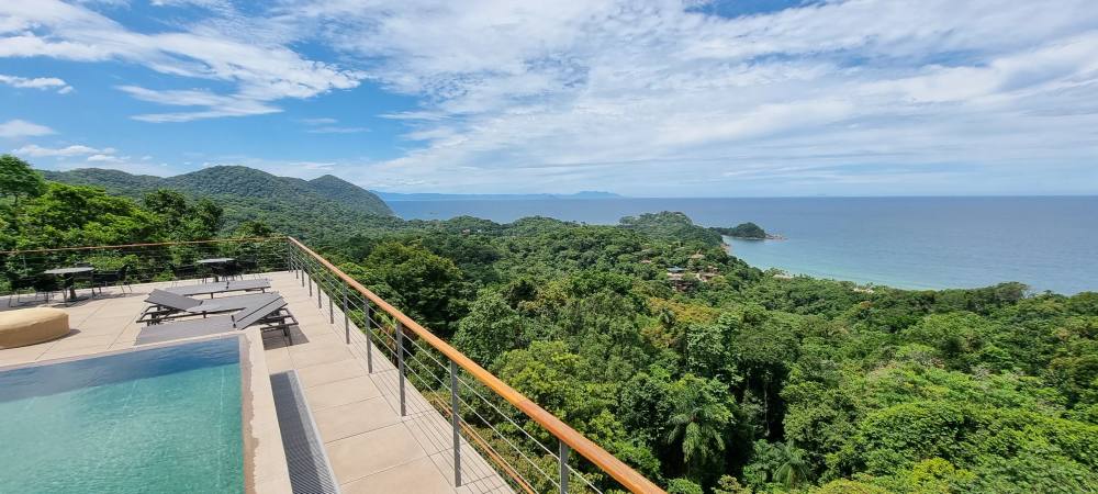 Casa à venda no Condomínio São Pedro Guarujá — Villa 131