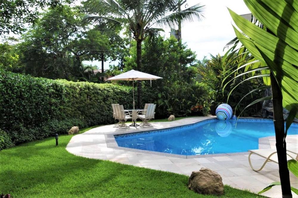 Casa à venda no Condomínio São Pedro Guarujá — Villa 135