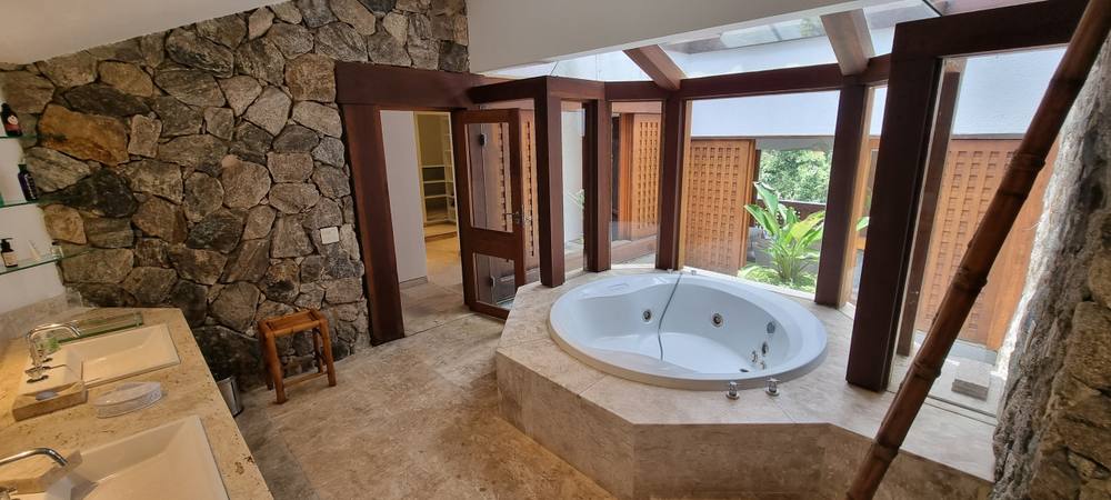Casa à venda no Condomínio Iporanga Guarujá — Villa 460 | Projeto Jorge Zalszupin