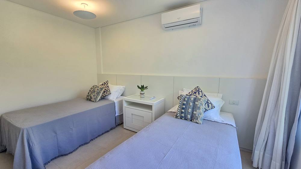 Casa à venda no Condomínio Iporanga Guarujá — Villa 466