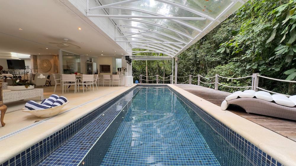 Casa à venda no Condomínio Iporanga Guarujá — Villa 446