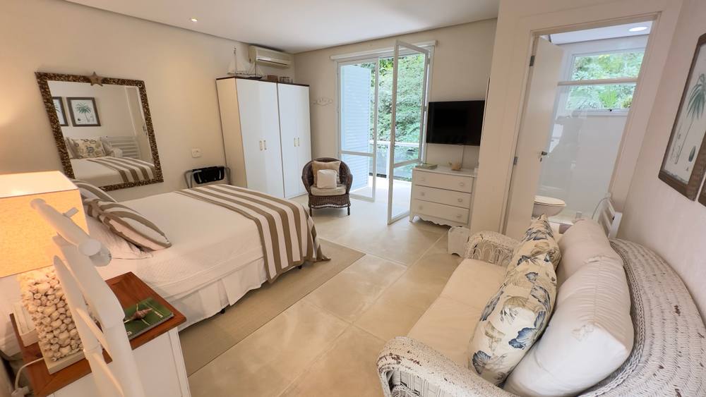 Casa à venda no Condomínio Iporanga Guarujá — Villa 446