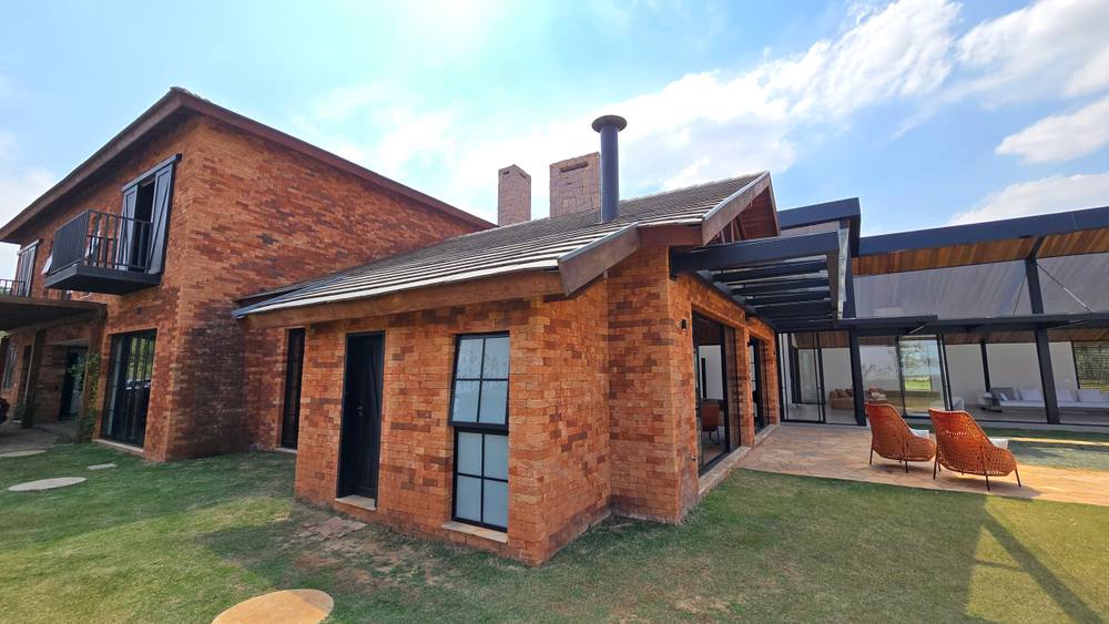 Casa à venda na Fazenda Boa Vista — Villa 607 | Barn House | Projeto Felipe Diniz
