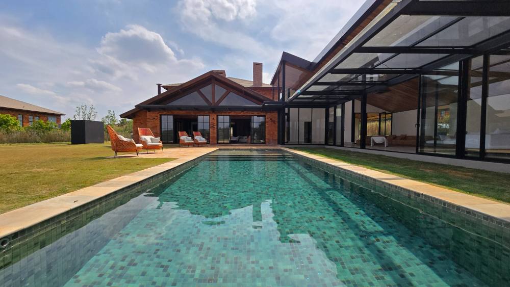 Casa à venda na Fazenda Boa Vista — Villa 607 | Barn House | Projeto Felipe Diniz