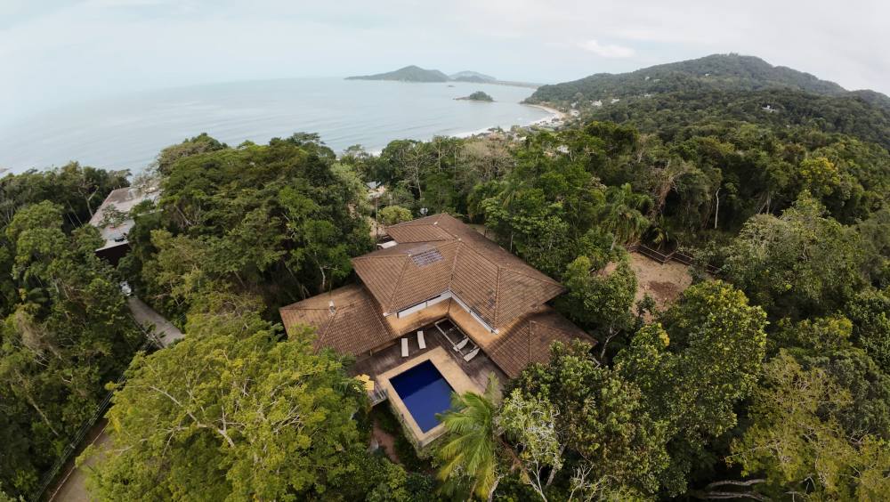 Casa à venda no Condomínio Iporanga Guarujá — Villa 404