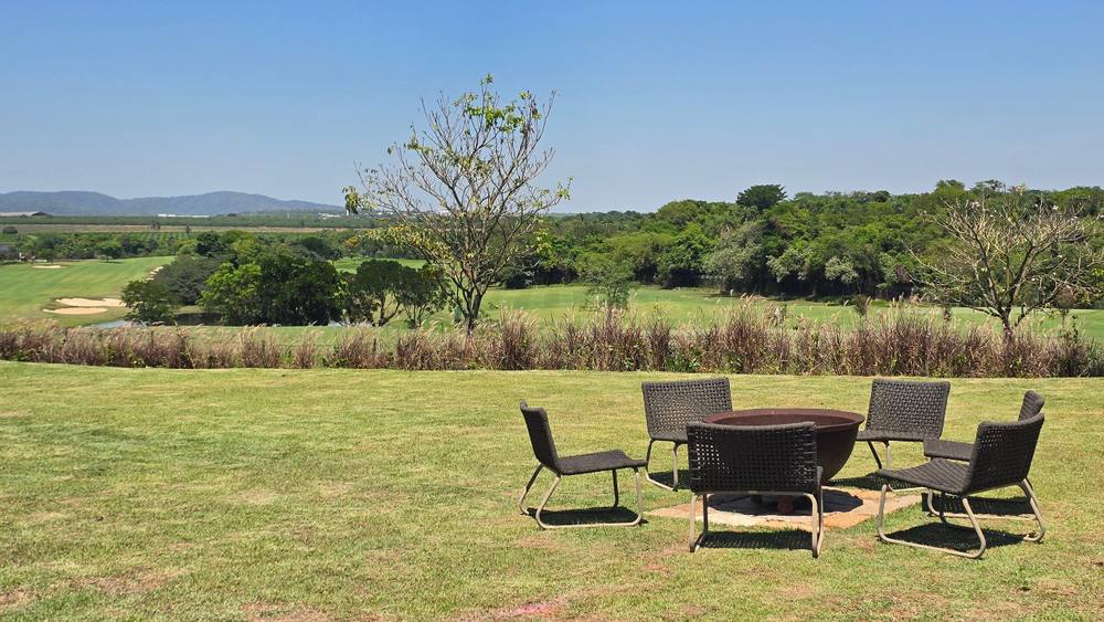 Casa à venda na Fazenda Boa Vista — Villa 628 | Projeto Marcio Kogan