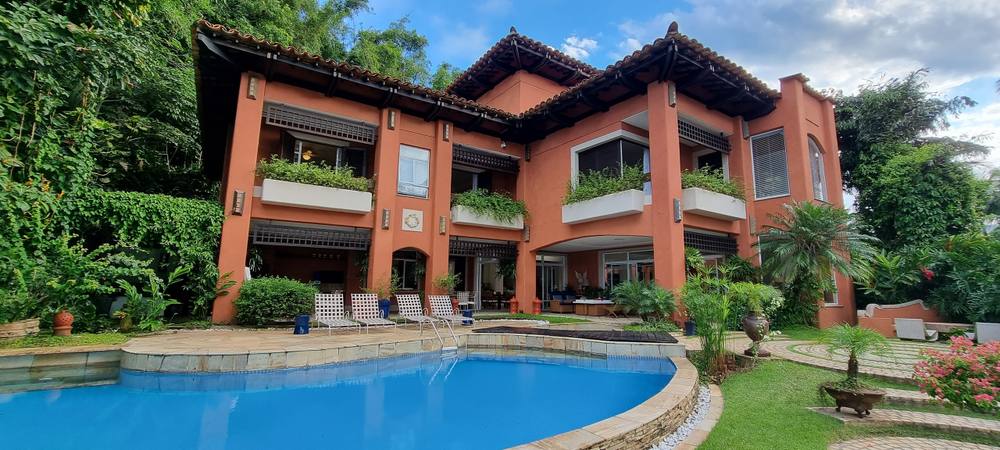 Casa Pé na Areia para locação no Condomínio Iporanga Guarujá — Villa 497