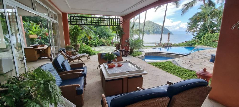 Casa Pé na Areia para locação no Condomínio Iporanga Guarujá — Villa 497