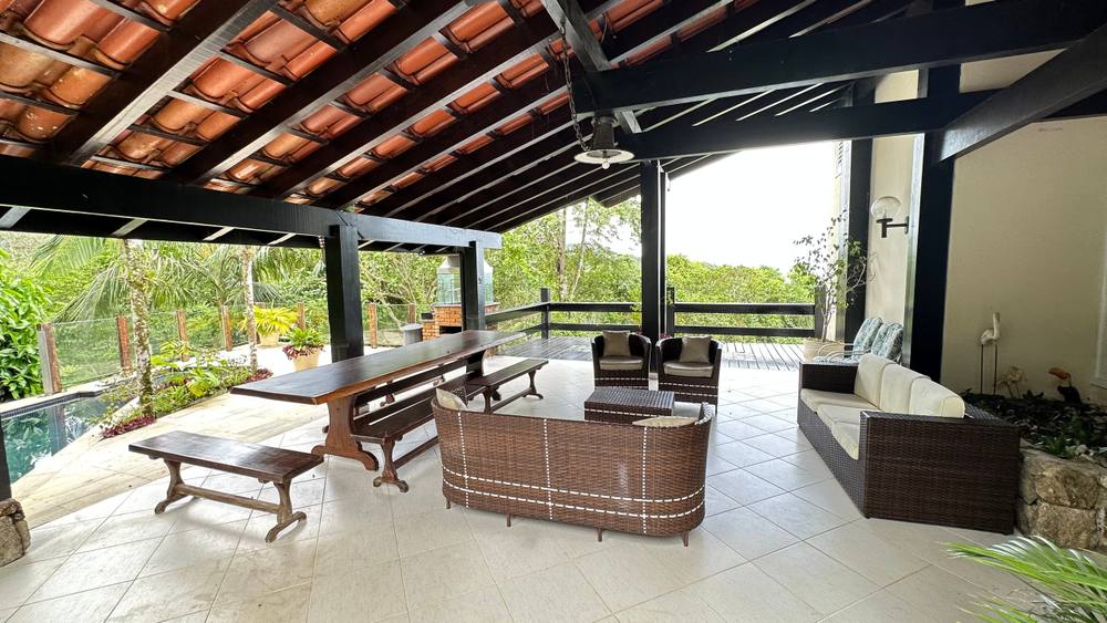Casa à venda no Condomínio São Pedro Guarujá — Villa 141