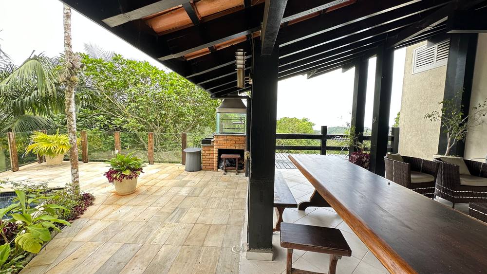 Casa à venda no Condomínio São Pedro Guarujá — Villa 141