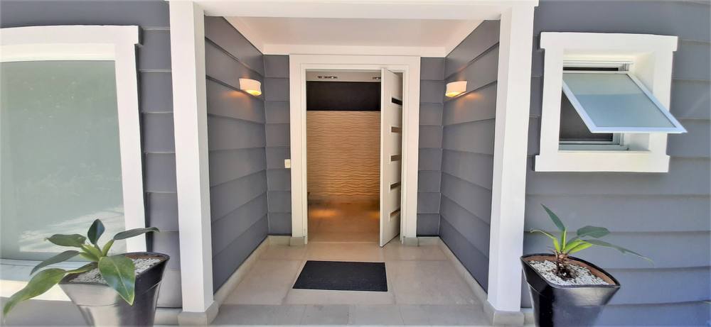 Casa à venda no Condomínio São Pedro Guarujá — Villa 155