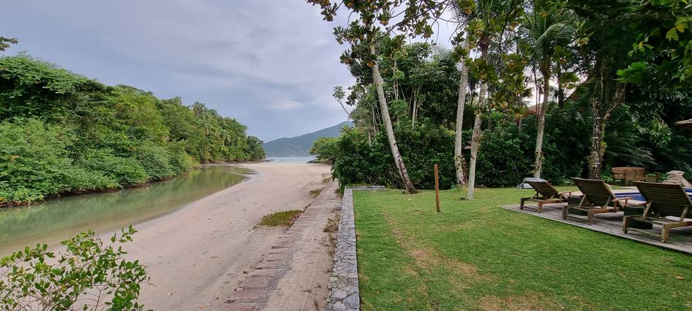 Casa Pé na Areia à venda no Condomínio Iporanga Guarujá — Villa 454