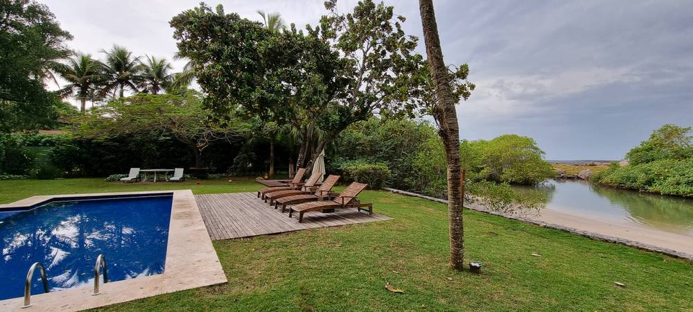 Casa Pé na Areia à venda no Condomínio Iporanga Guarujá — Villa 454
