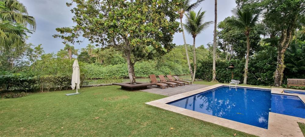 Casa Pé na Areia à venda no Condomínio Iporanga Guarujá — Villa 454