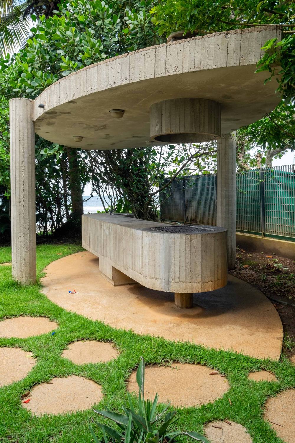 Casa Pé na Areia à venda no Condomínio Taguaíba Guarujá — Villa 392 | Projeto Ruy Ohtake