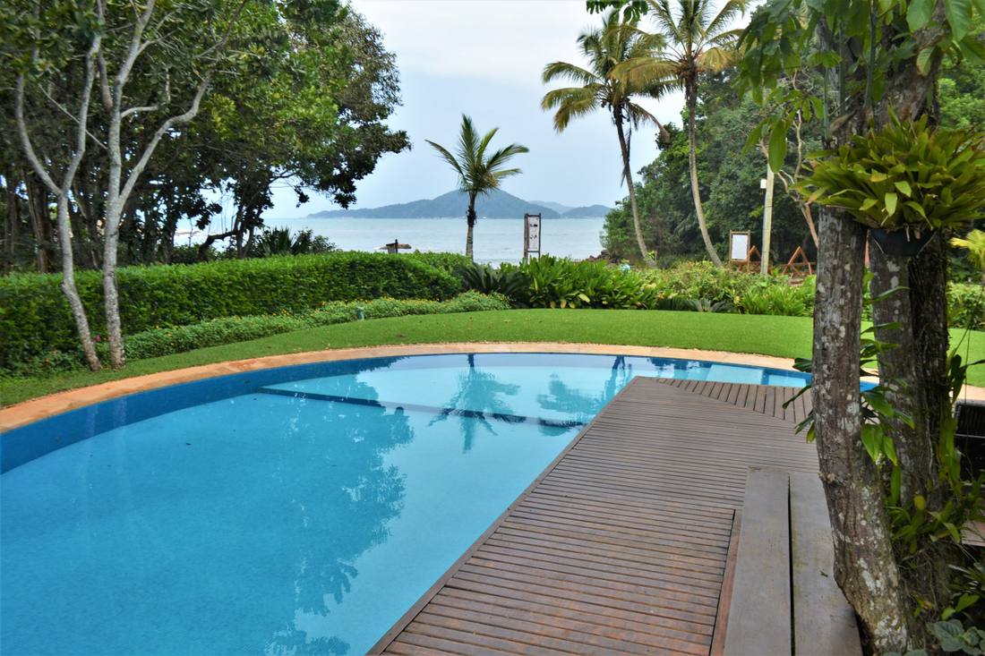 Casa Pé na Areia à venda no Condomínio Iporanga Guarujá — Villa 490 | Projeto Sidônio Porto