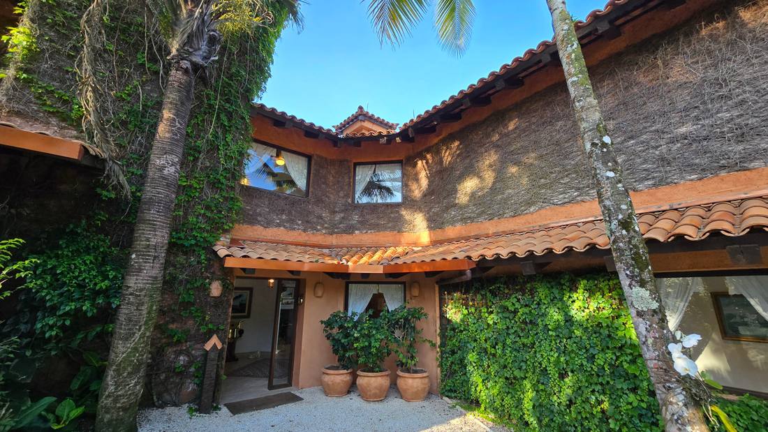 Casa Pé na Areia para locação no Condomínio Iporanga Guarujá — Villa 498