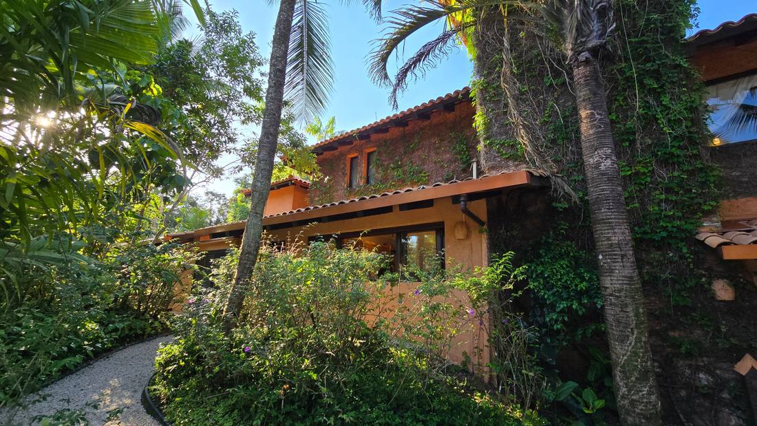 Casa Pé na Areia para locação no Condomínio Iporanga Guarujá — Villa 498