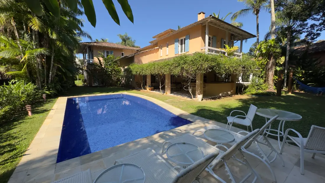 Casa à venda no Condomínio Iporanga Guarujá — Villa 400