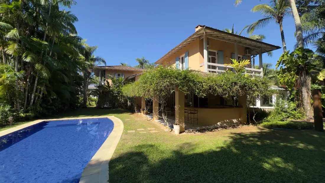 Casa à venda no Condomínio Iporanga Guarujá — Villa 400