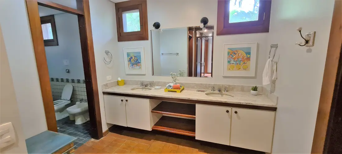 Casa à venda no Condomínio Iporanga Guarujá — Villa 410