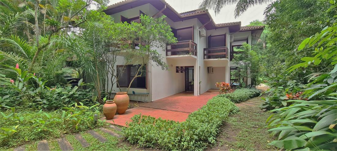 Casa à venda no Condomínio Iporanga Guarujá — Villa 410