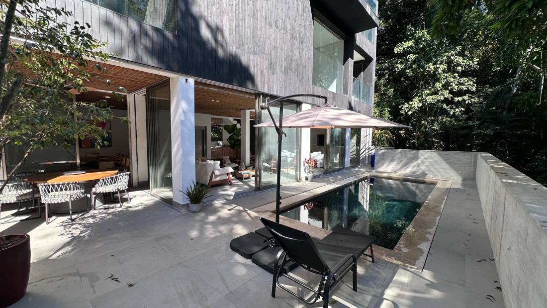 Casa à venda no Condomínio São Pedro Guarujá — Villa 136