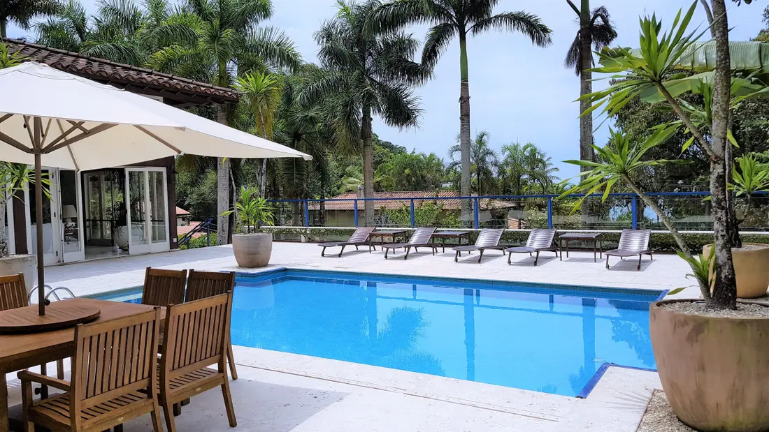 Casa à venda no Condomínio Iporanga Guarujá — Villa 481