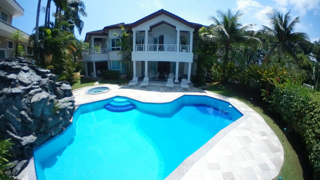 Casa à venda no Condomínio São Pedro Guarujá — Villa 135