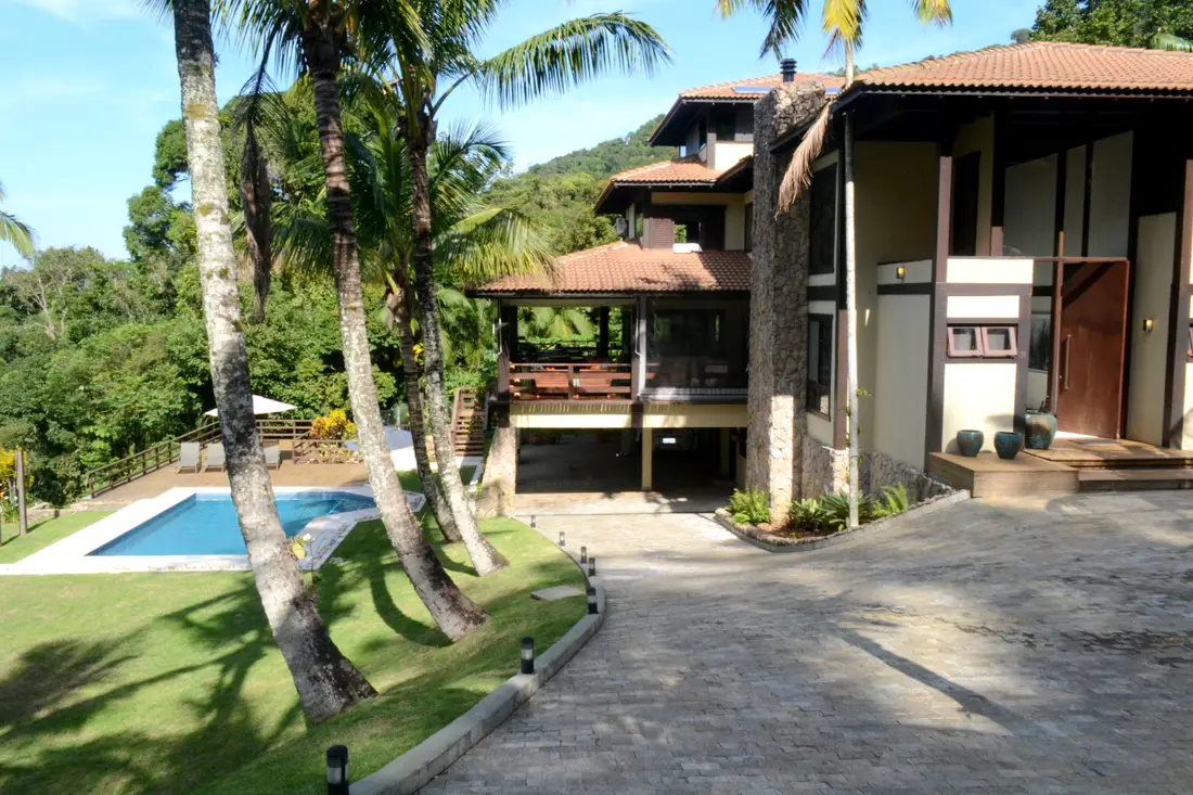 Casa à venda no Condomínio Tijucopava Guarujá — Villa 230