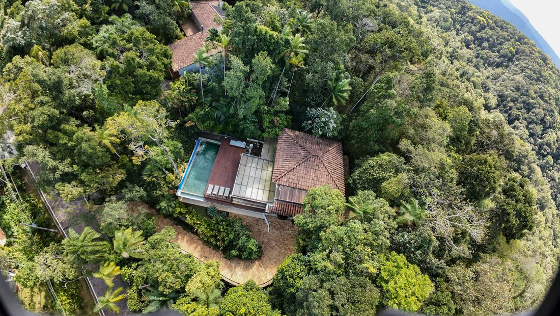 Casa à venda no Condomínio São Pedro Guarujá — Villa 140