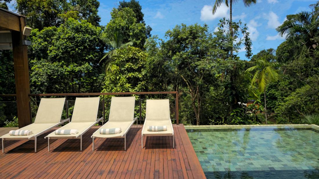 Casa à venda no Condomínio São Pedro Guarujá — Villa 140