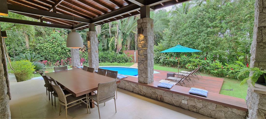 Casa à venda no Condomínio Iporanga Guarujá — Villa 482