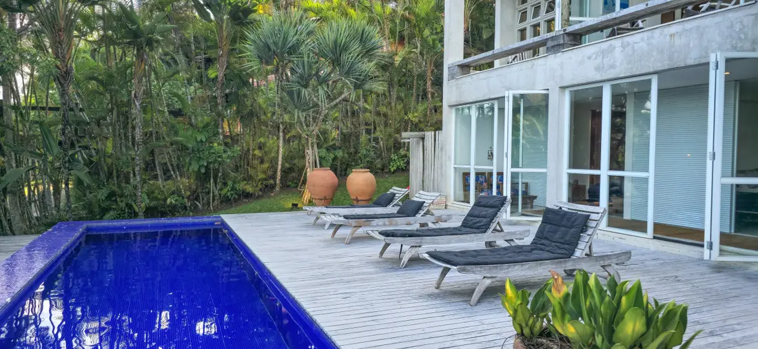 Casa à venda no Condomínio Iporanga Guarujá — Villa 437 | Projeto Joaquim Ferreira