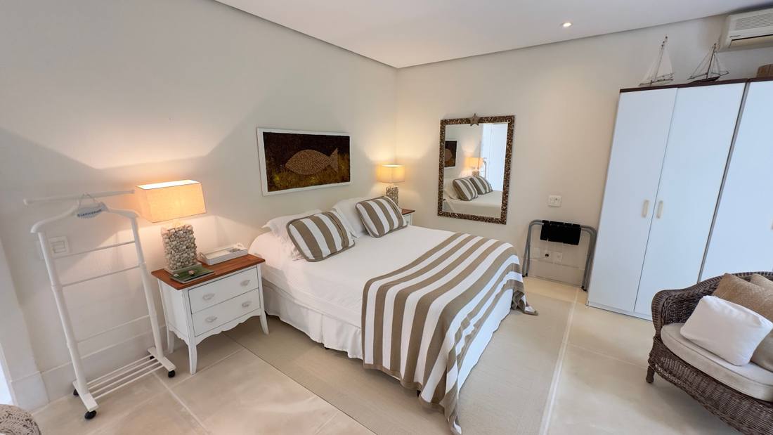 Casa à venda no Condomínio Iporanga Guarujá — Villa 446