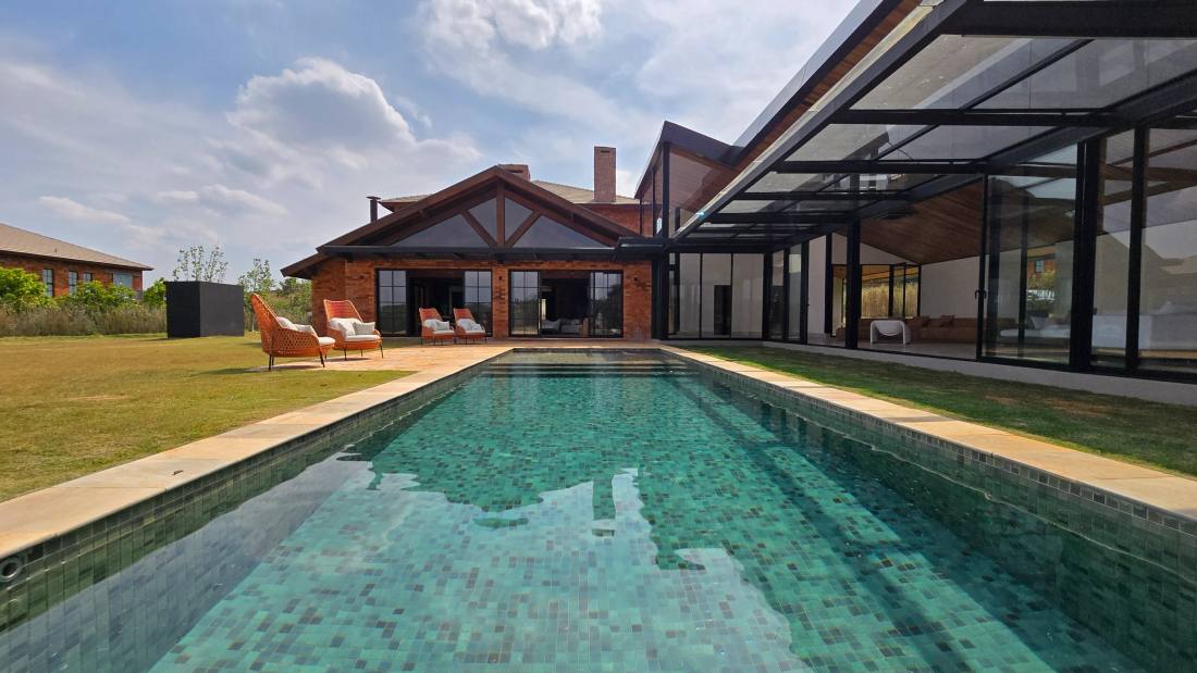 Casa à venda na Fazenda Boa Vista — Villa 607 | Barn House | Projeto Felipe Diniz
