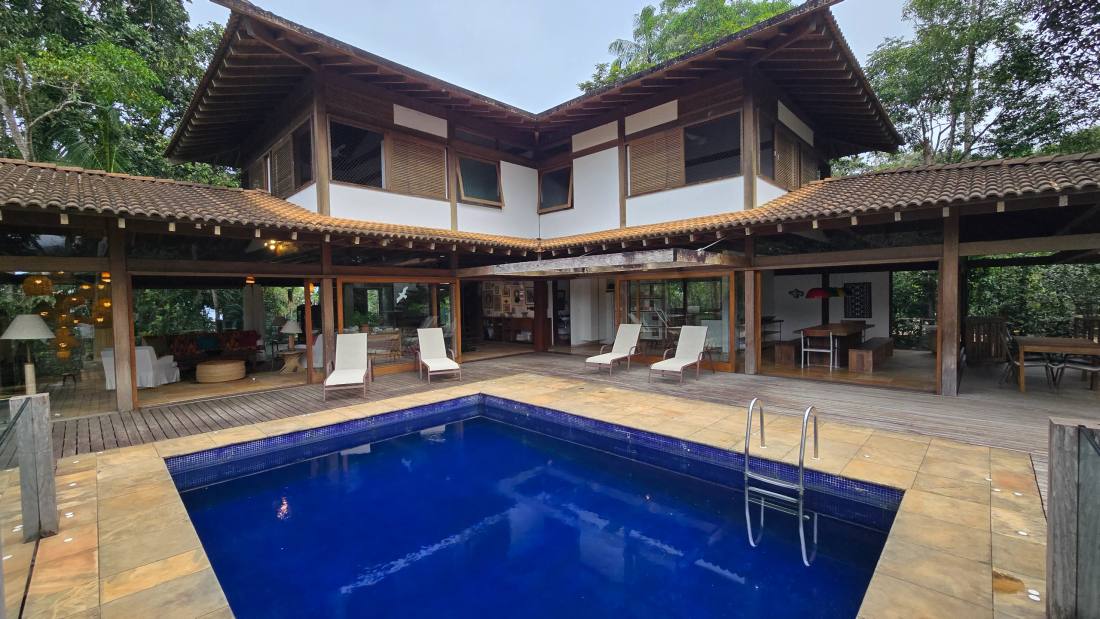 Casa à venda no Condomínio Iporanga Guarujá — Villa 404