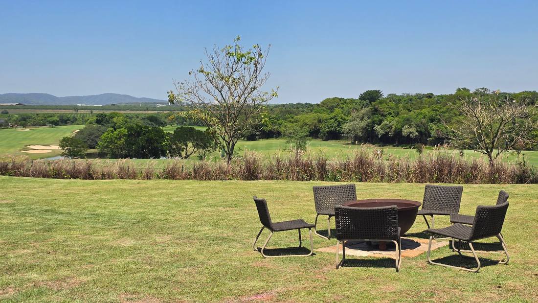 Casa à venda na Fazenda Boa Vista — Villa 628 | Projeto Marcio Kogan