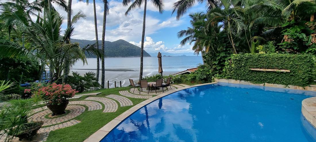 Casa Pé na Areia para locação no Condomínio Iporanga Guarujá — Villa 497