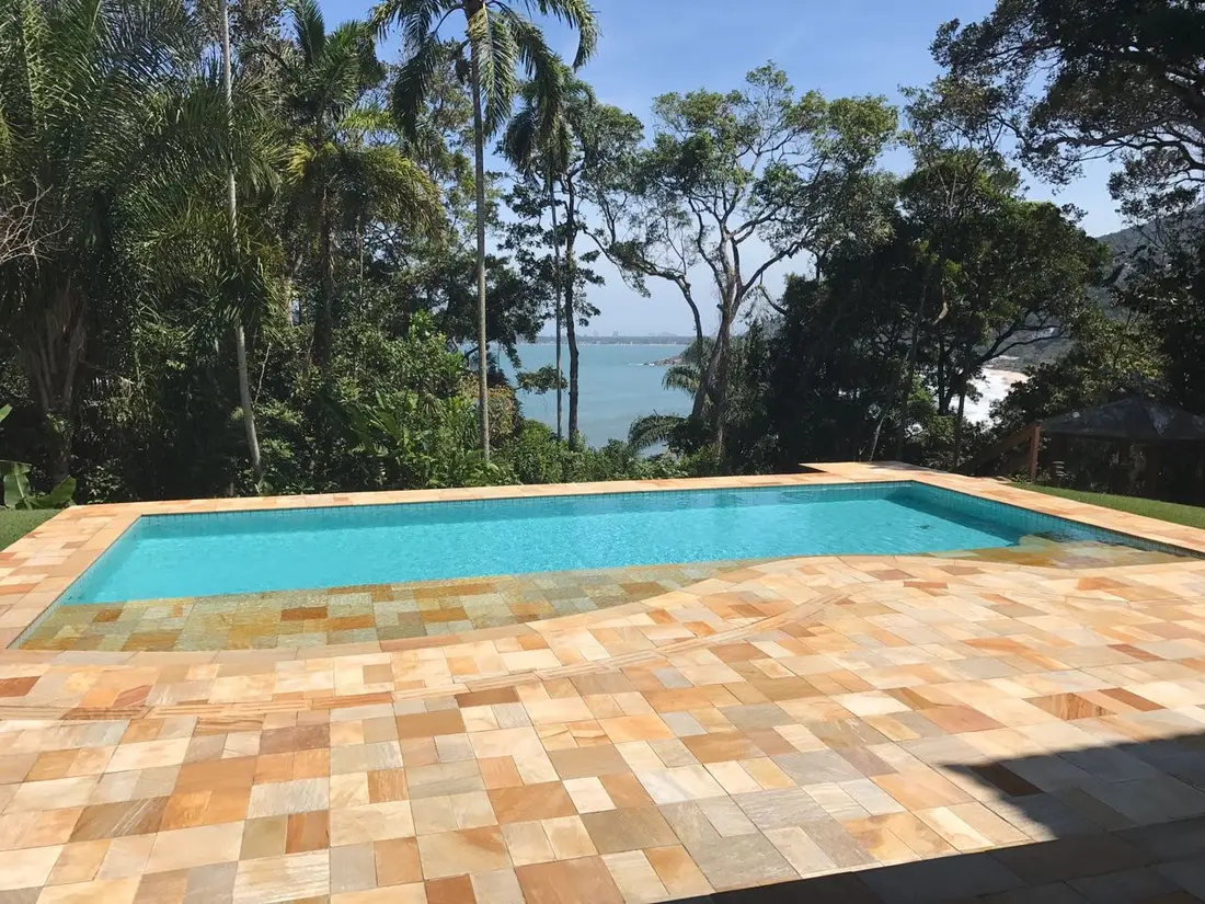 Casa à venda no Condomínio Iporanga Guarujá — Villa 432