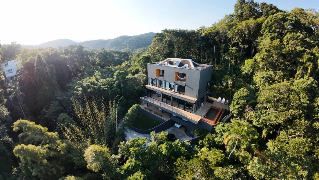 Casa à venda no Condomínio Iporanga Guarujá — Villa 407